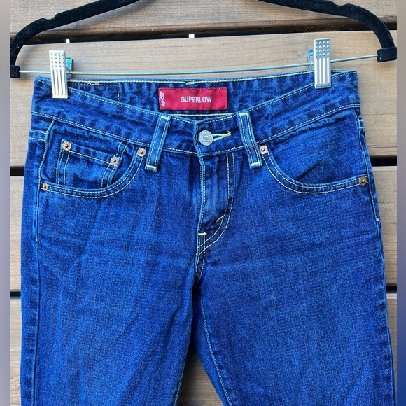 Vintage Y2K Levi’s 518 super low rise boot cut flares, dark wash. Jr size 1 - Picture 4 of 11